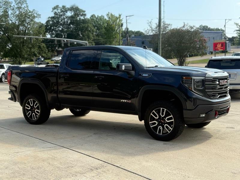 GMC Sierra 1500 AT4 Crew Cab 4WD 2023