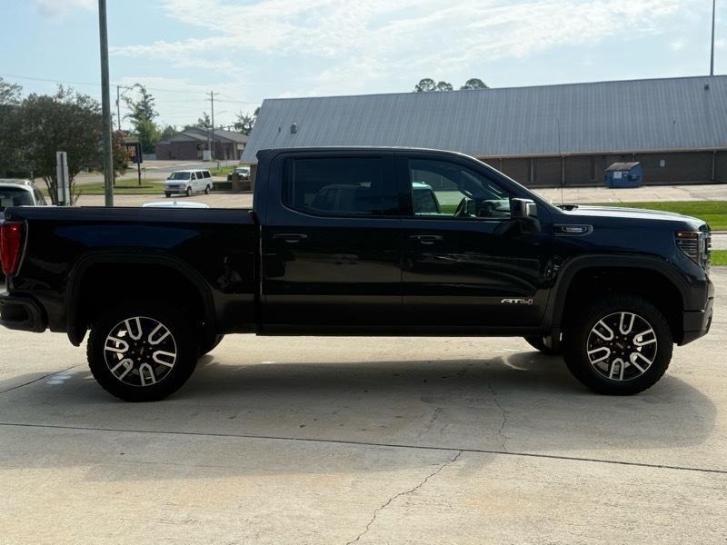 GMC Sierra 1500 AT4 Crew Cab 4WD 2023