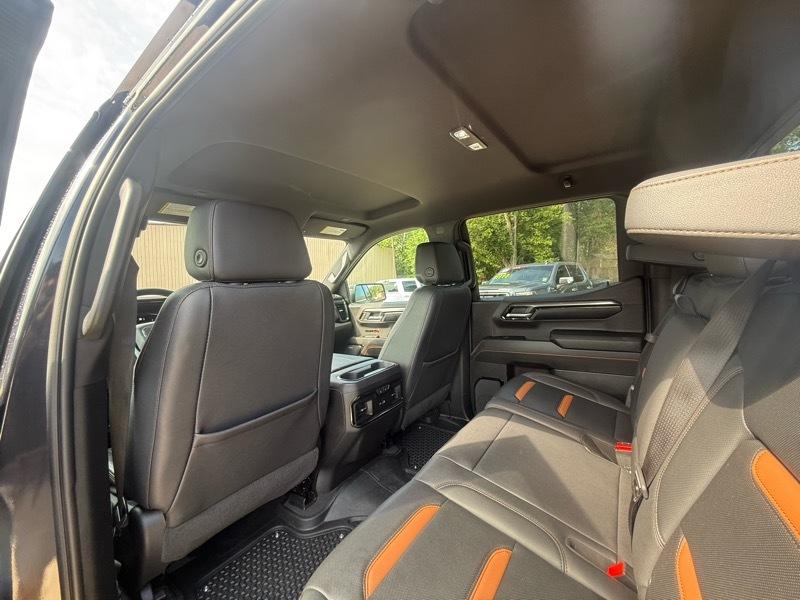 GMC Sierra 1500 AT4 Crew Cab 4WD 2023
