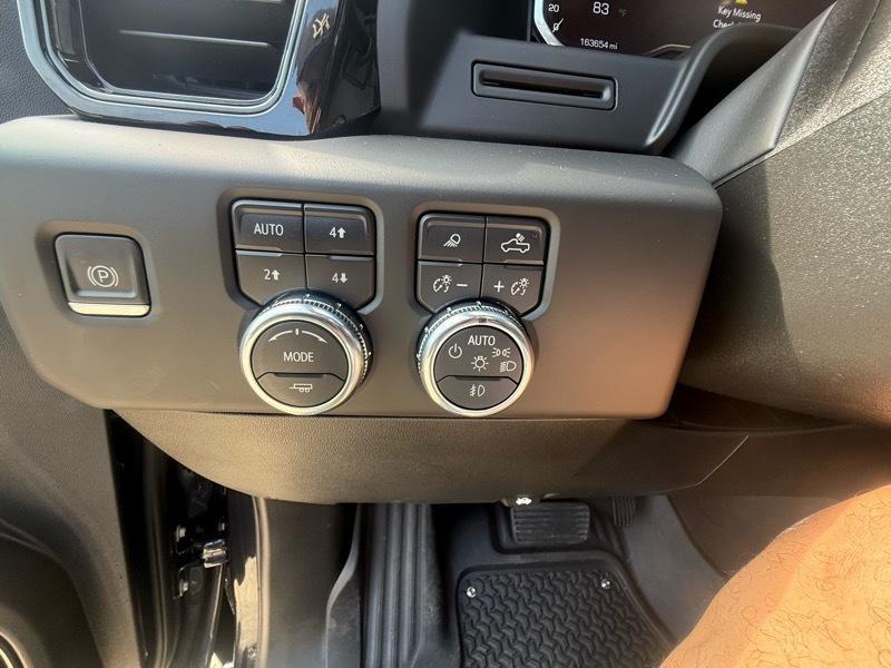 GMC Sierra 1500 AT4 Crew Cab 4WD 2023