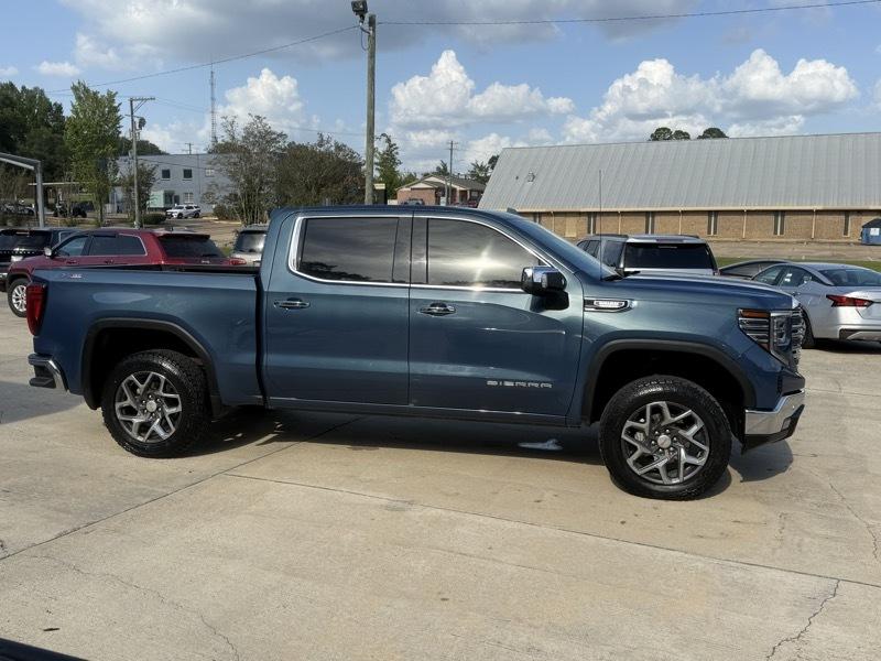 GMC Sierra 1500 4WD Crew Cab 143.5" SLT 2024