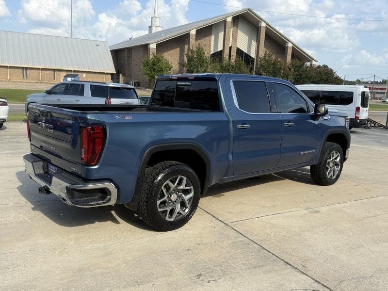 GMC Sierra 1500 4WD Crew Cab 143.5" SLT 2024