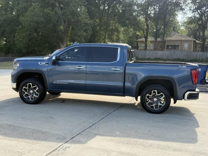 GMC Sierra 1500 4WD Crew Cab 143.5" SLT 2024