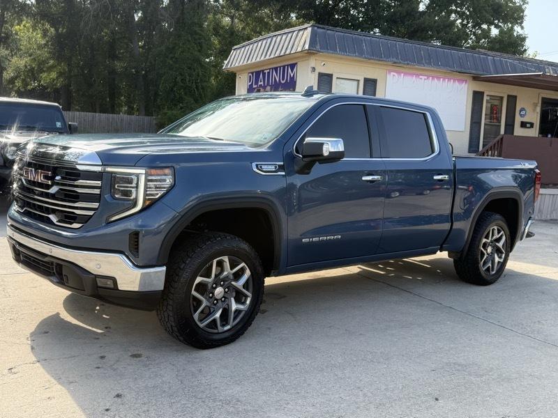 GMC Sierra 1500 4WD Crew Cab 143.5" SLT 2024
