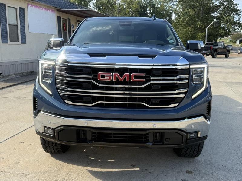 GMC Sierra 1500 4WD Crew Cab 143.5" SLT 2024