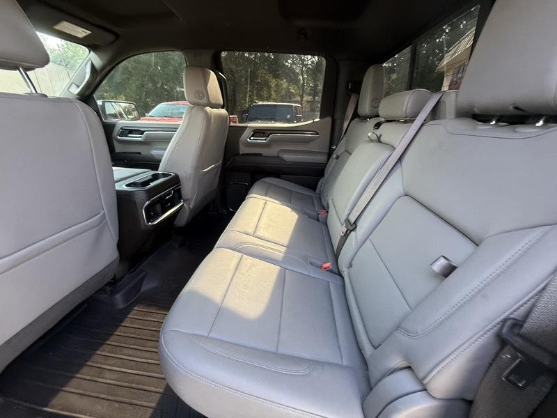 GMC Sierra 1500 4WD Crew Cab 143.5" SLT 2024