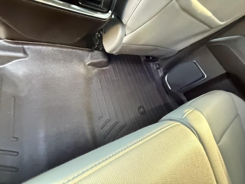 GMC Sierra 1500 4WD Crew Cab 143.5" SLT 2024