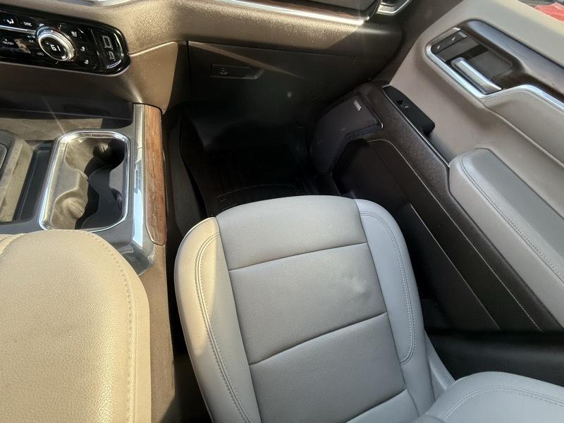 GMC Sierra 1500 4WD Crew Cab 143.5" SLT 2024