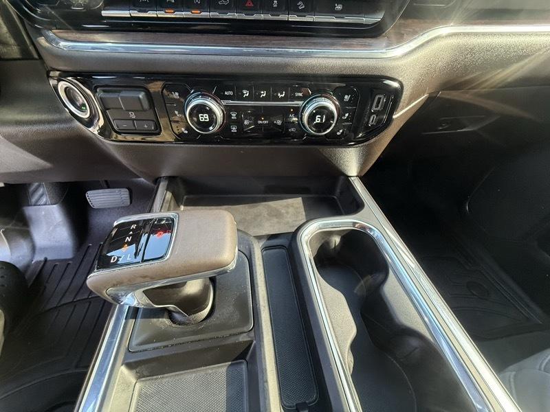 GMC Sierra 1500 4WD Crew Cab 143.5" SLT 2024