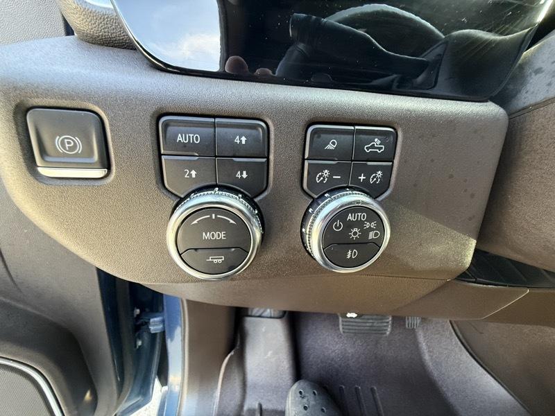 GMC Sierra 1500 4WD Crew Cab 143.5" SLT 2024