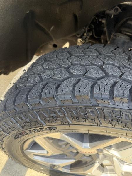 GMC Sierra 1500 4WD Crew Cab 143.5" SLT 2024