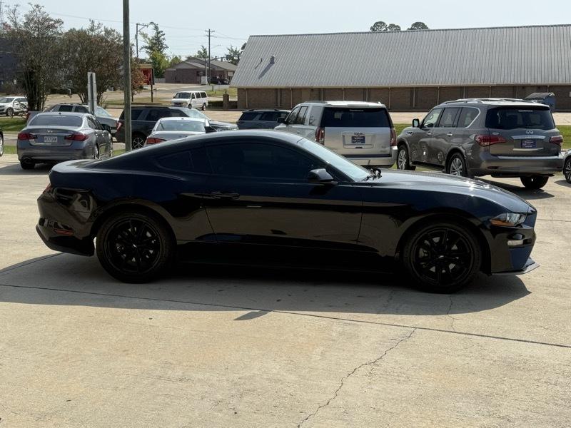 Ford Mustang EcoBoost Coupe 2022
