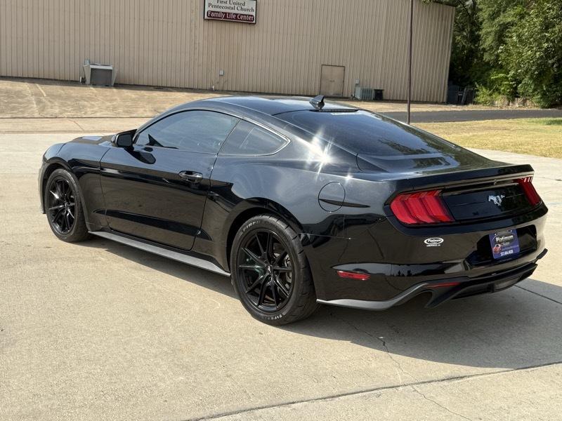 Ford Mustang EcoBoost Coupe 2022