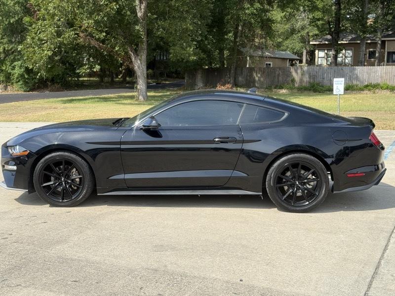 Ford Mustang EcoBoost Coupe 2022