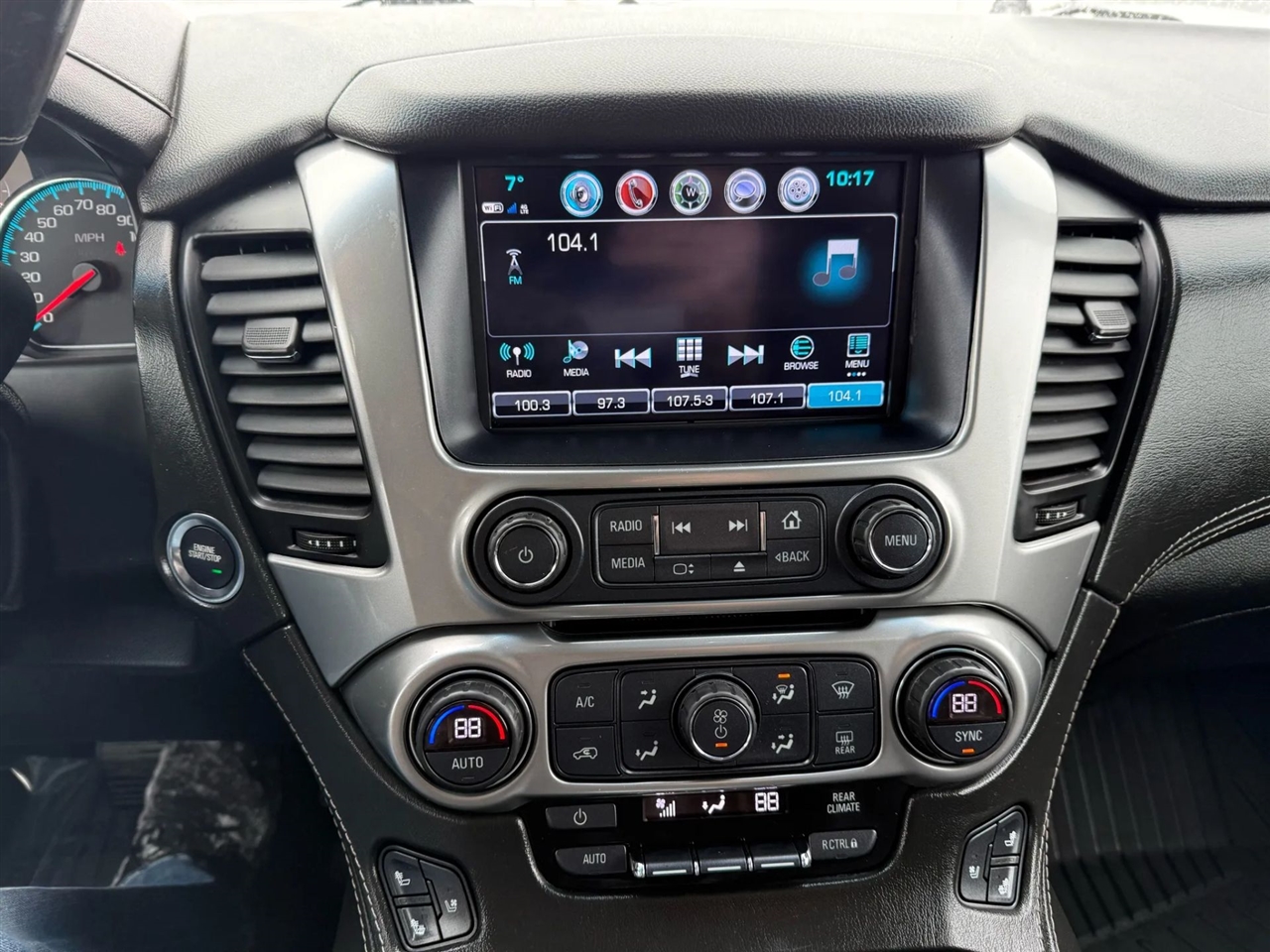 Chevrolet Suburban  2018