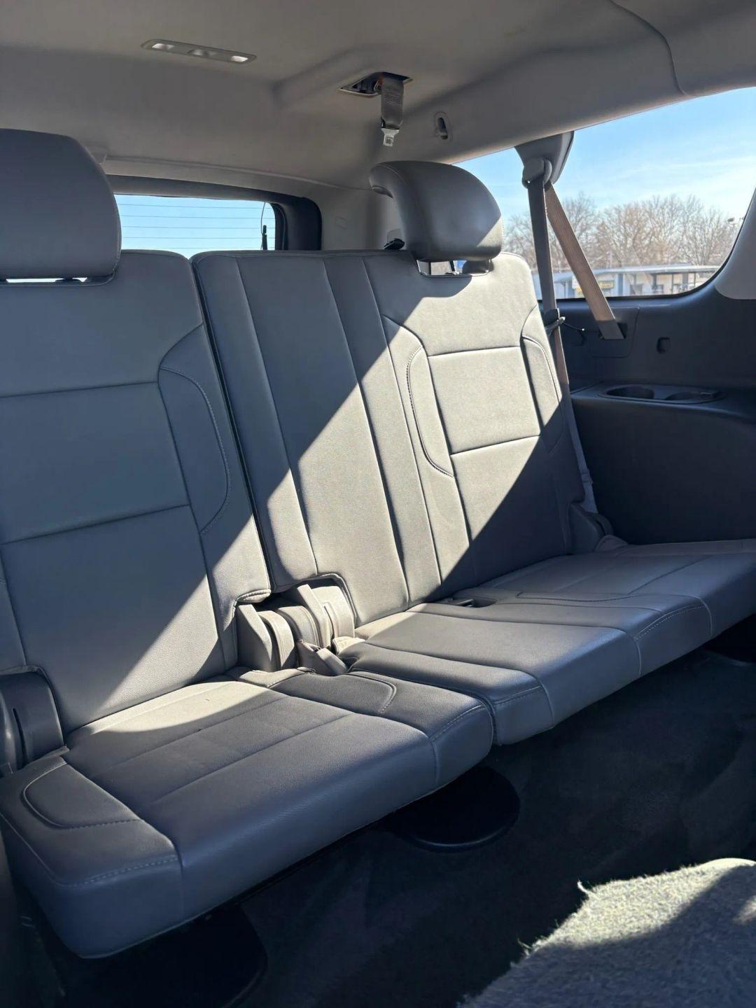 Chevrolet Suburban  2015