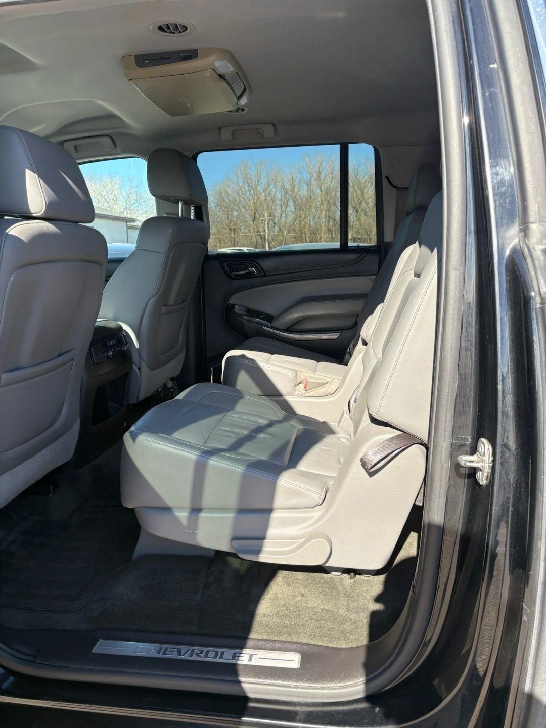 Chevrolet Suburban  2015