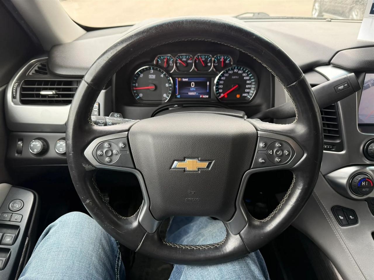 Chevrolet Suburban  2015