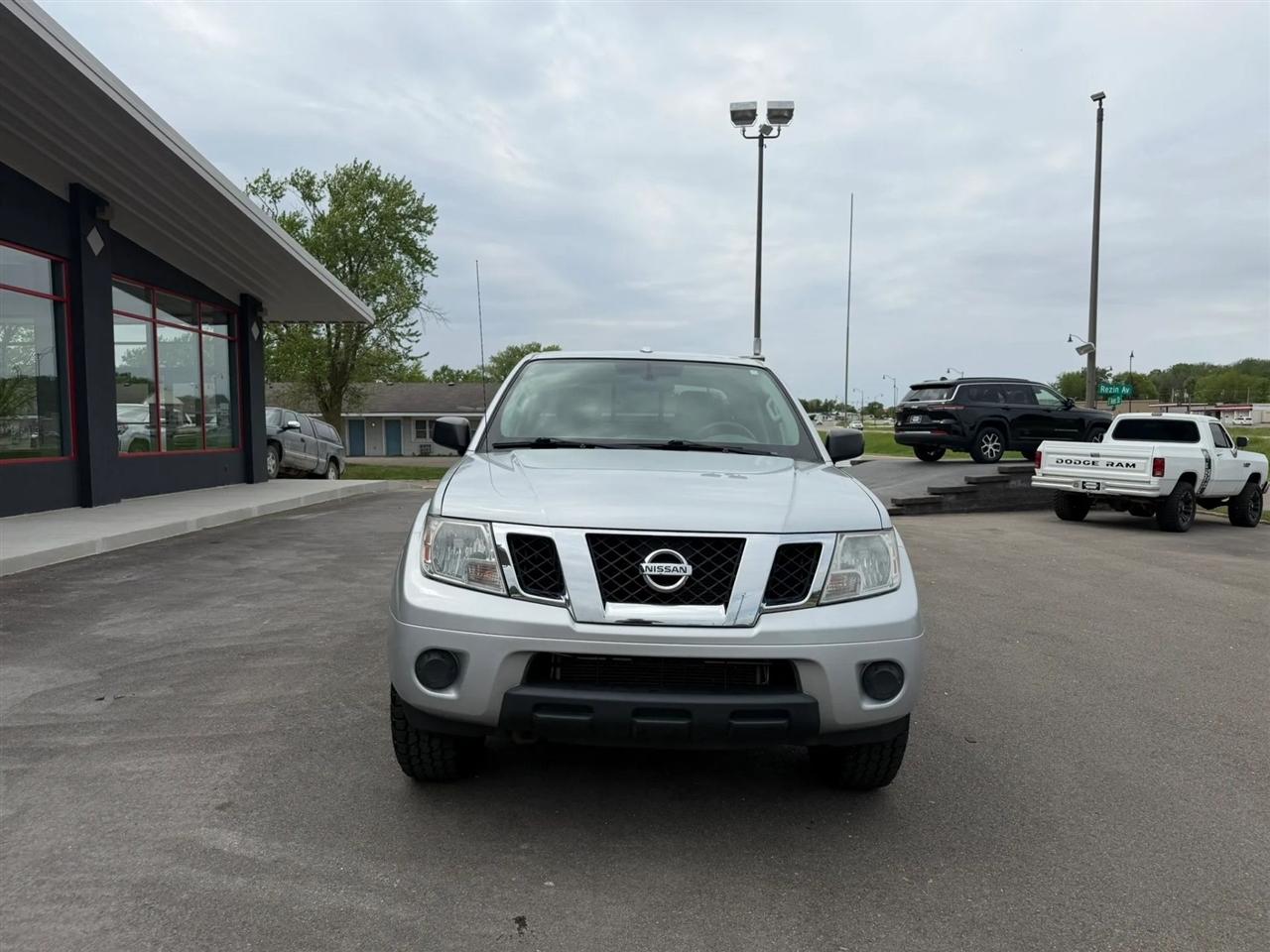Nissan Frontier  2015