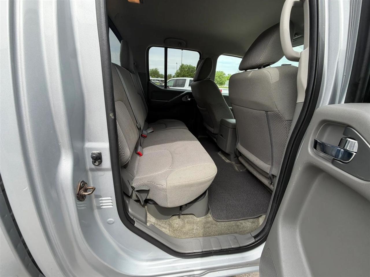 Nissan Frontier  2015