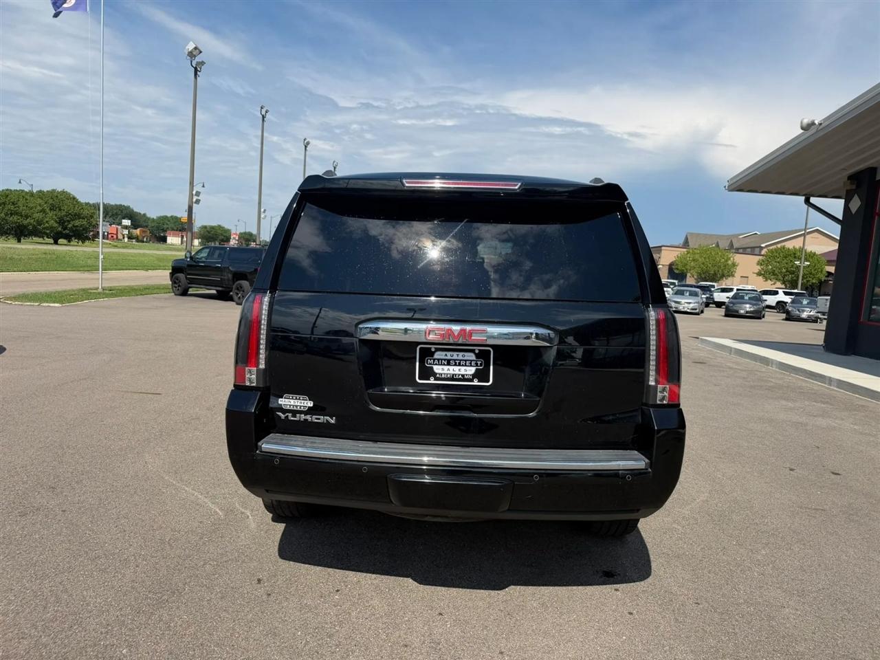 GMC Yukon Denali  2016