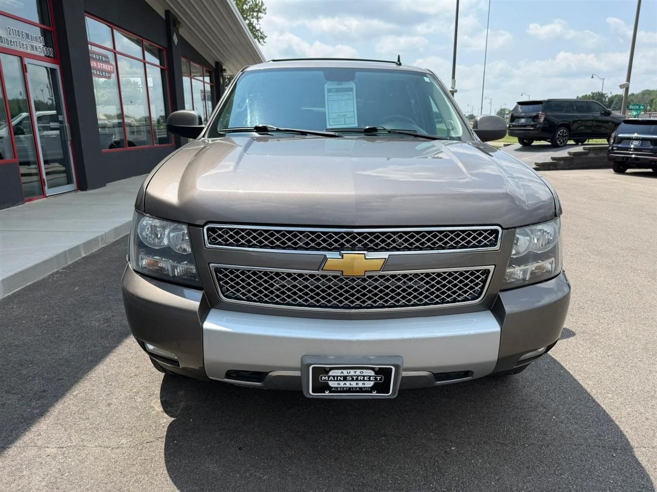 Chevrolet Suburban  2014