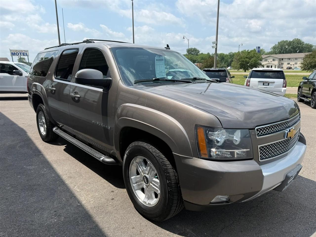 Chevrolet Suburban  2014