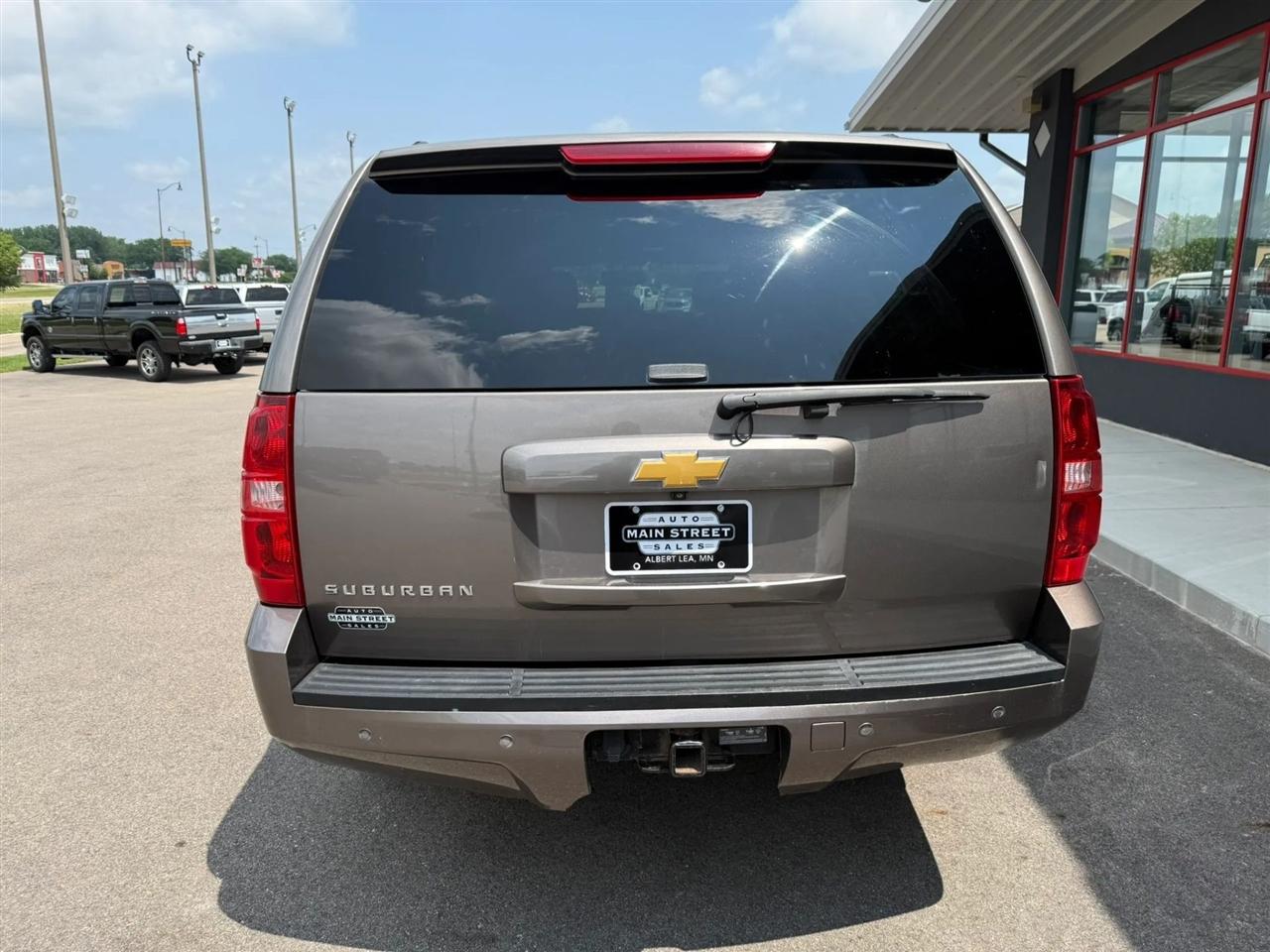 Chevrolet Suburban  2014