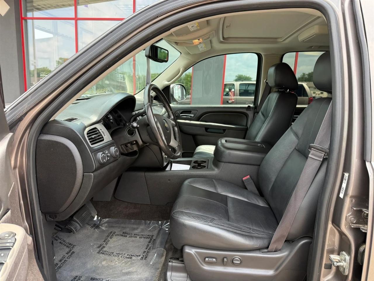 Chevrolet Suburban  2014