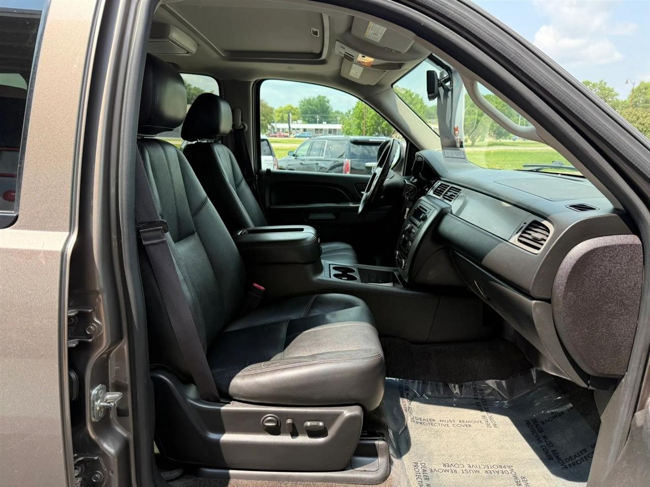 Chevrolet Suburban  2014