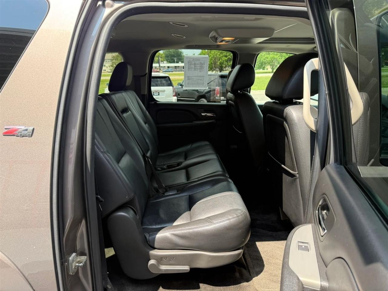 Chevrolet Suburban  2014