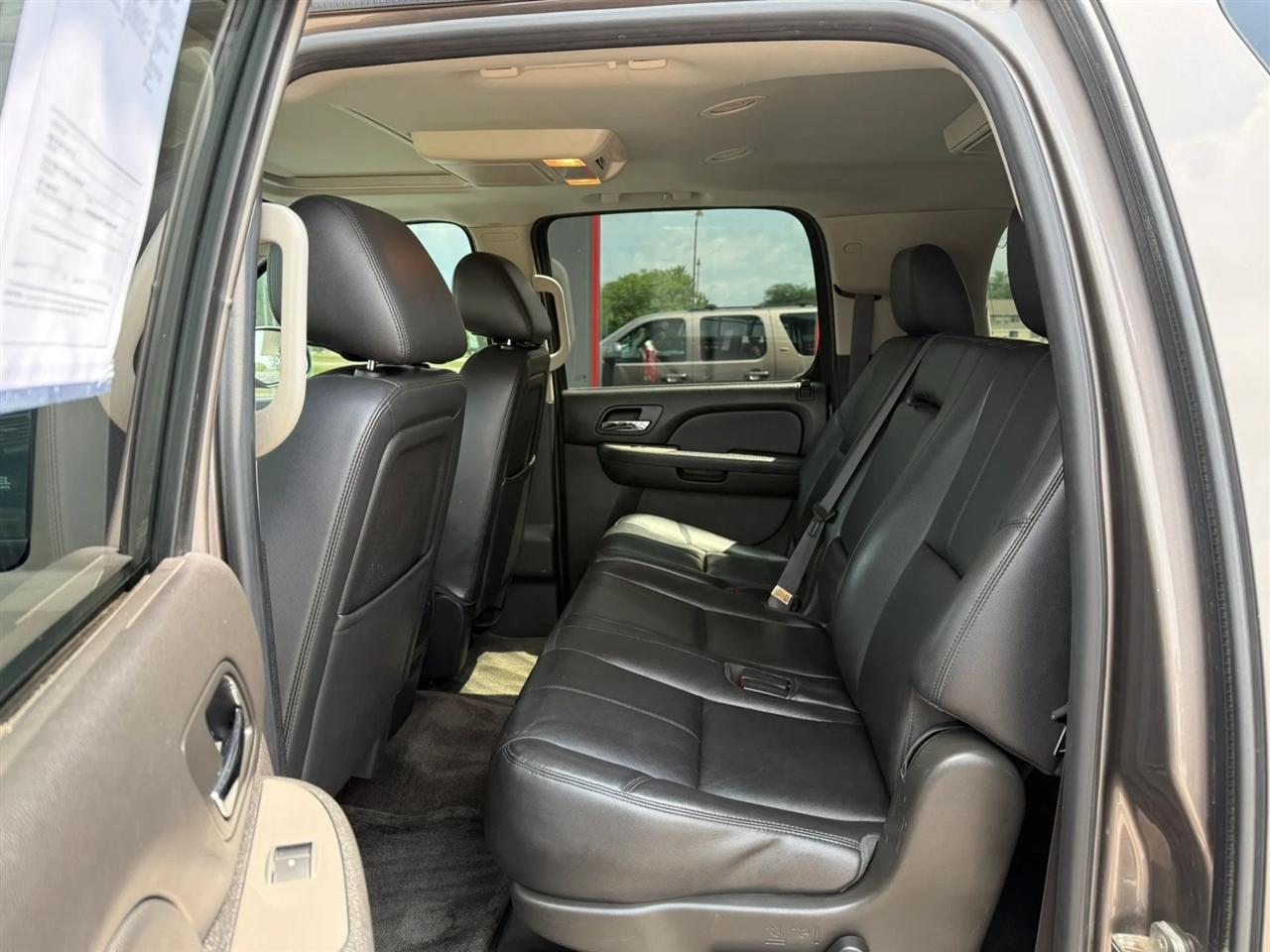 Chevrolet Suburban  2014