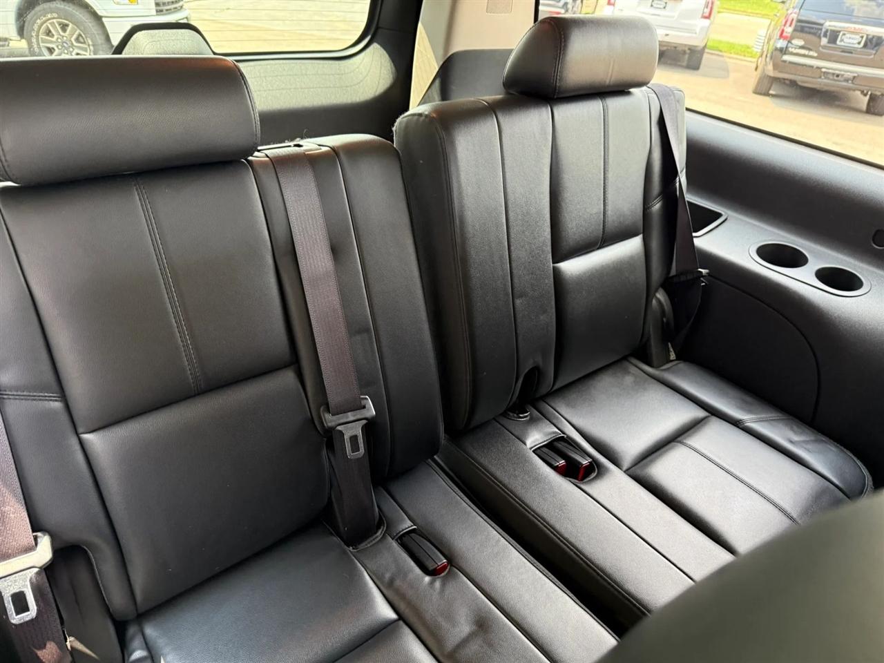 Chevrolet Suburban  2014