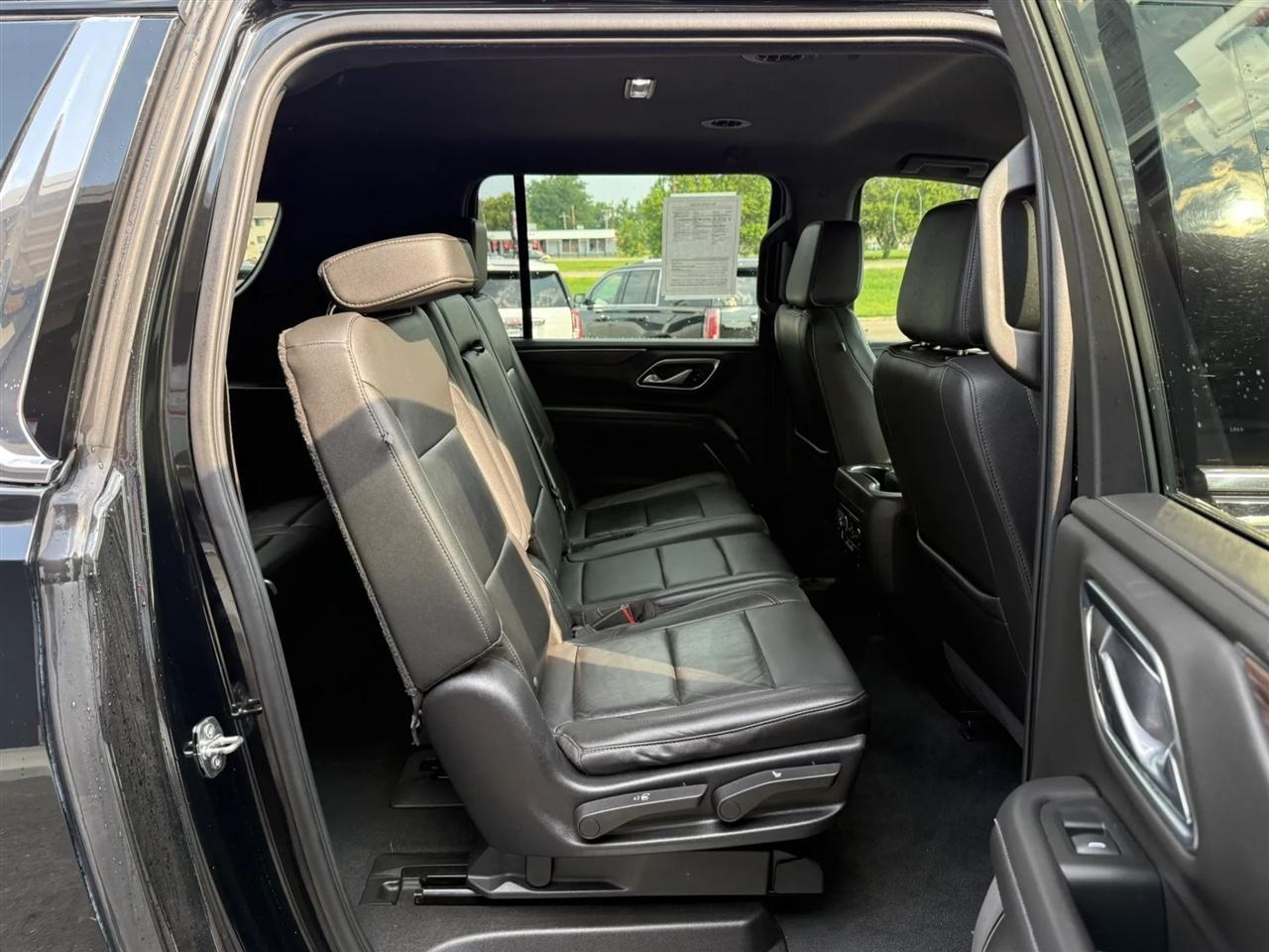 Chevrolet Suburban  2021