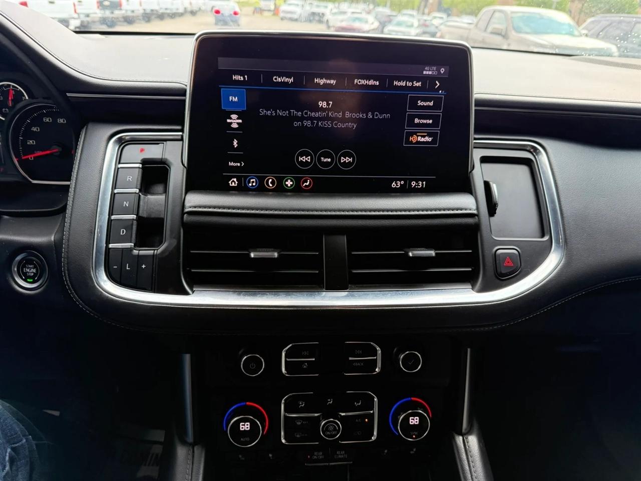 Chevrolet Suburban  2021