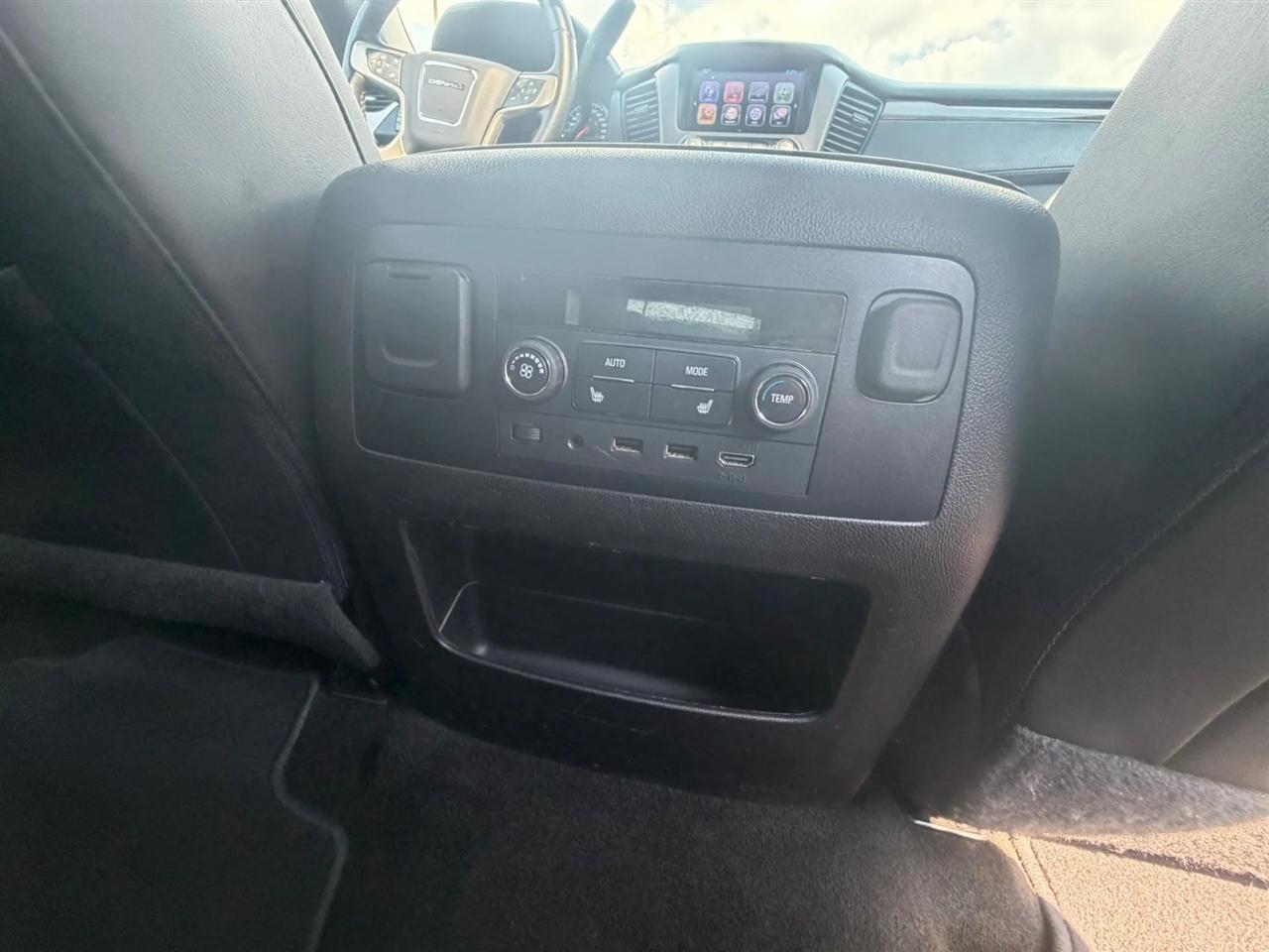 GMC Yukon Denali  2017