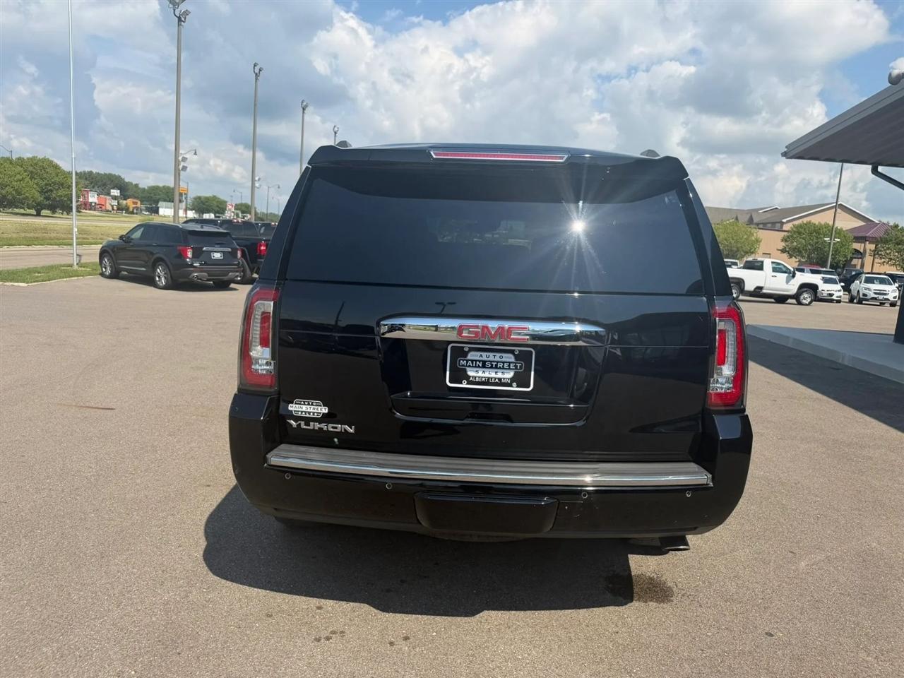 GMC Yukon Denali  2017