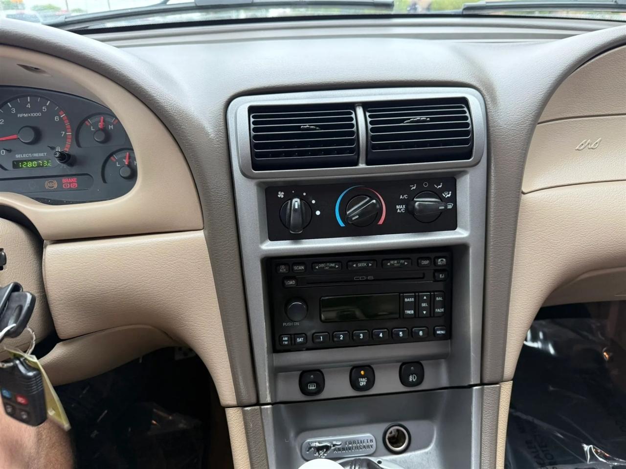 Ford Mustang  2004