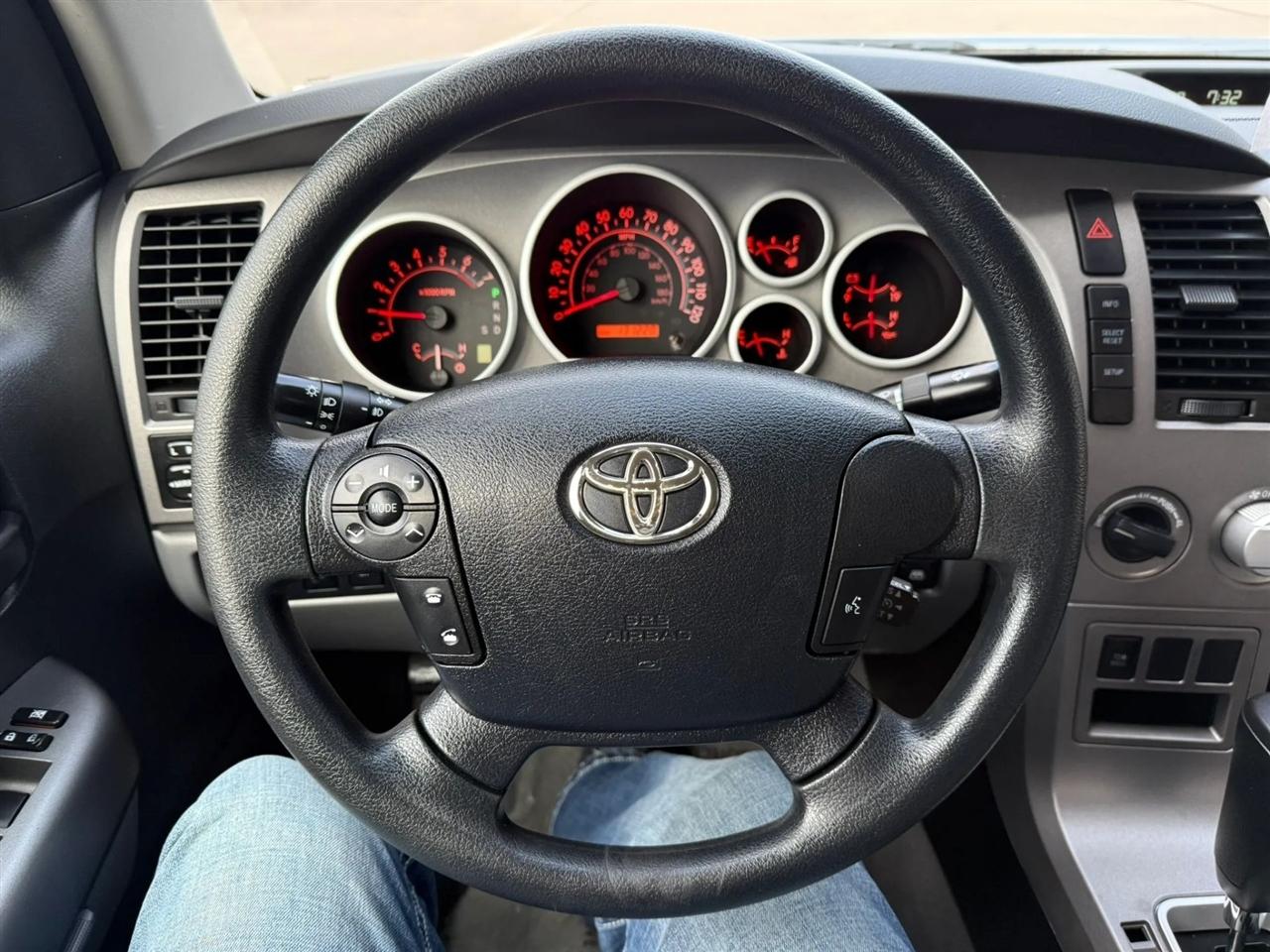 Toyota Tundra  2011