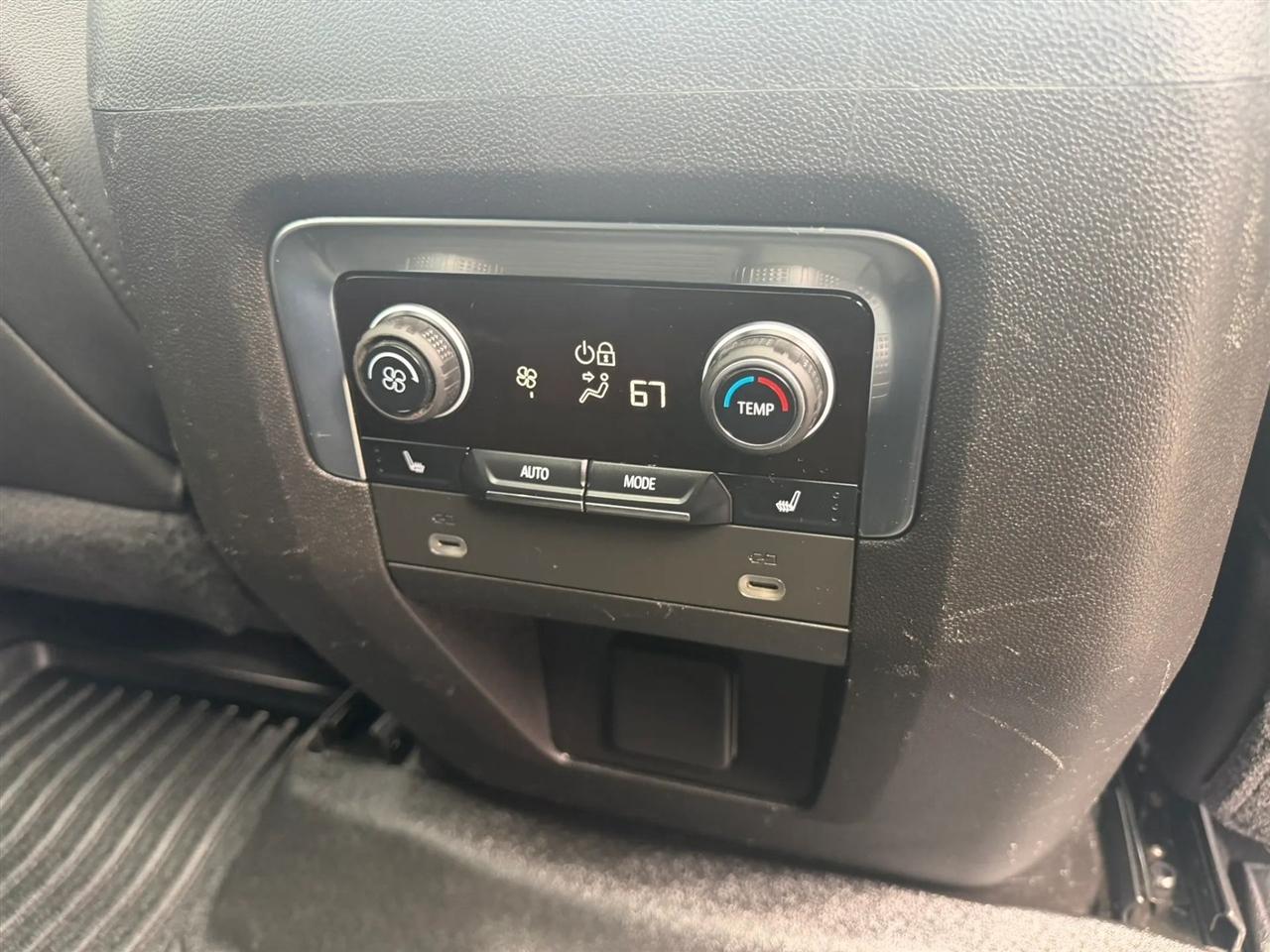 Chevrolet Suburban  2021