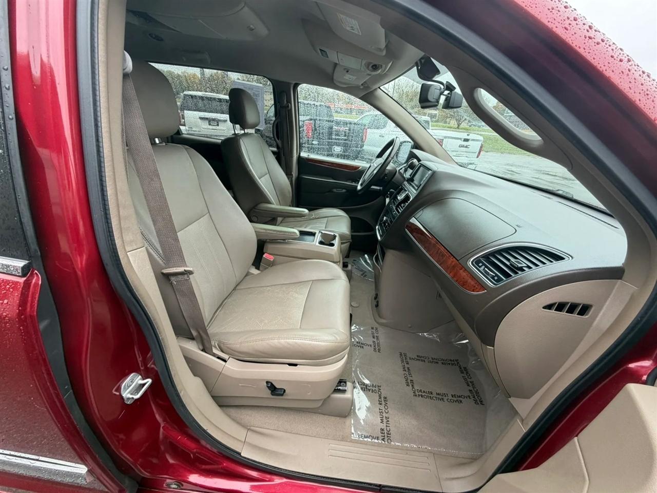 Chrysler Town & Country  2012