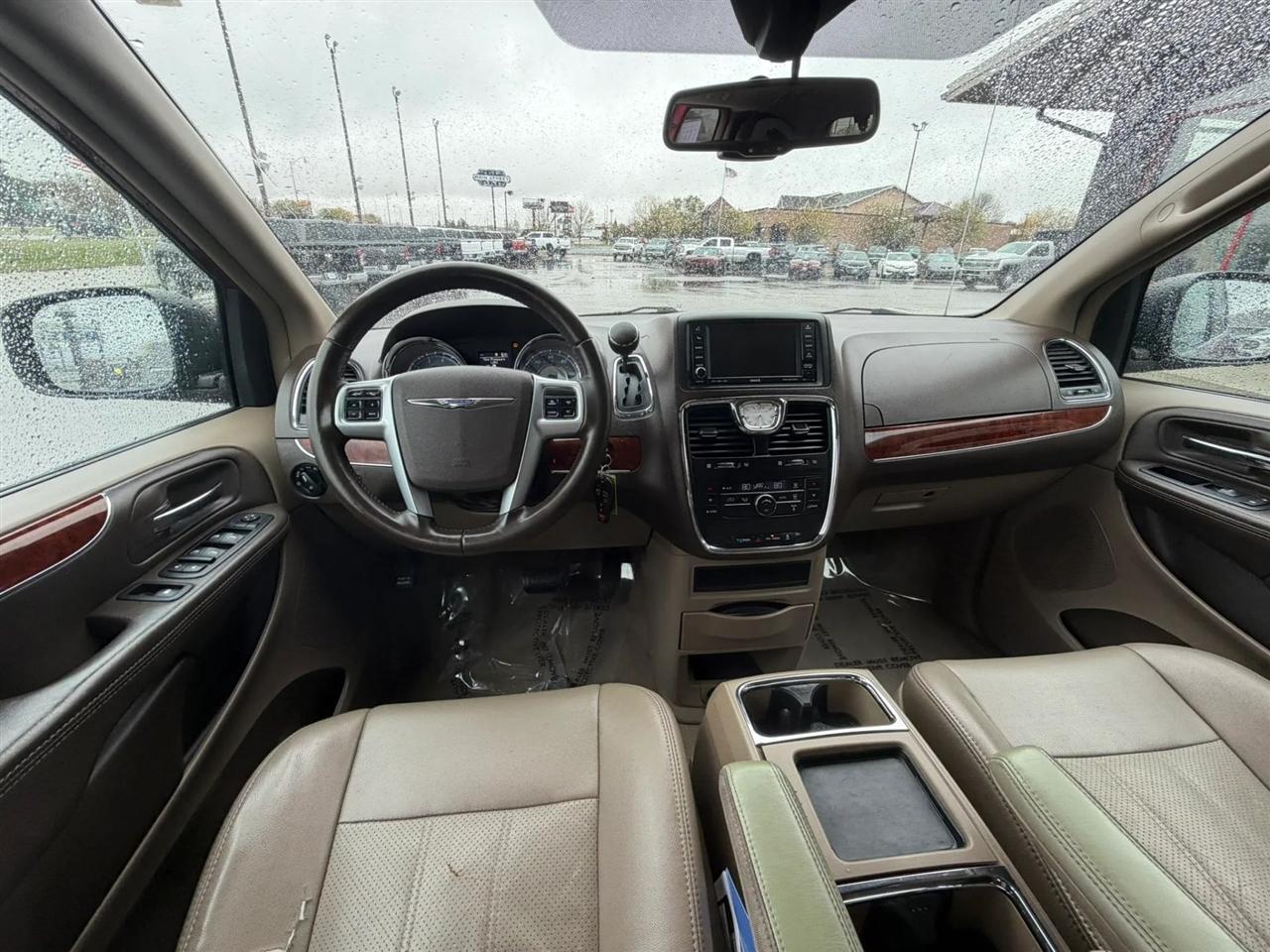 Chrysler Town & Country  2012