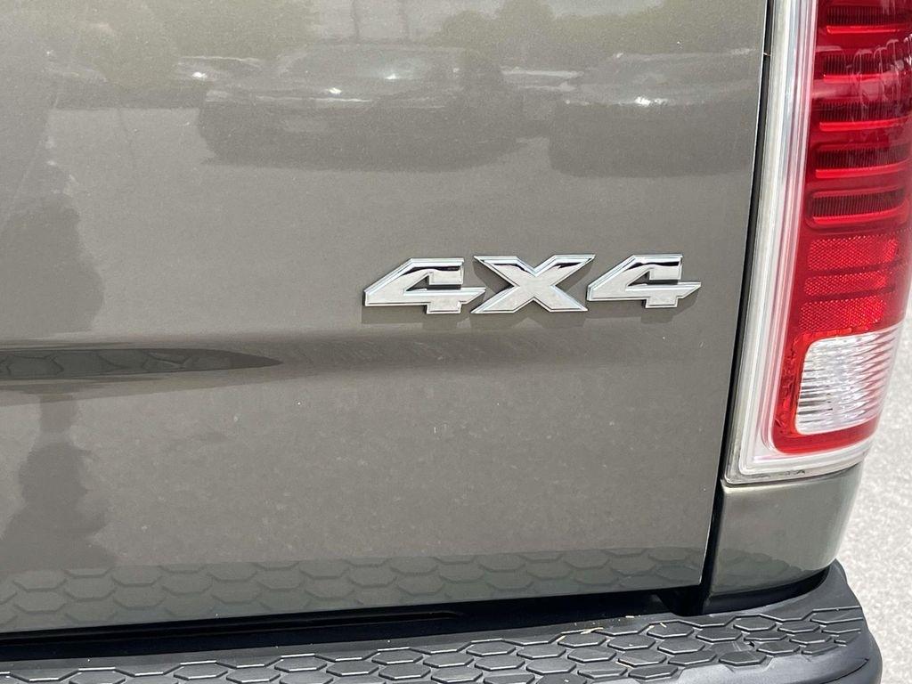 RAM 1500 4WD Crew Cab 140.5" Laramie Longhorn Edition 2013