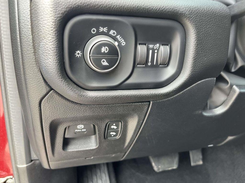 RAM 1500 Big Horn 4x4 Crew Cab 5'7" Box 2025