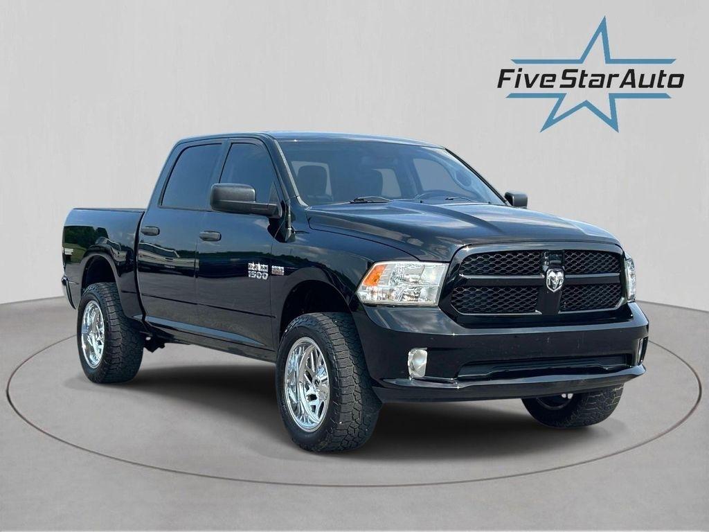 2014 RAM 1500 4WD Crew Cab 140.5" Express