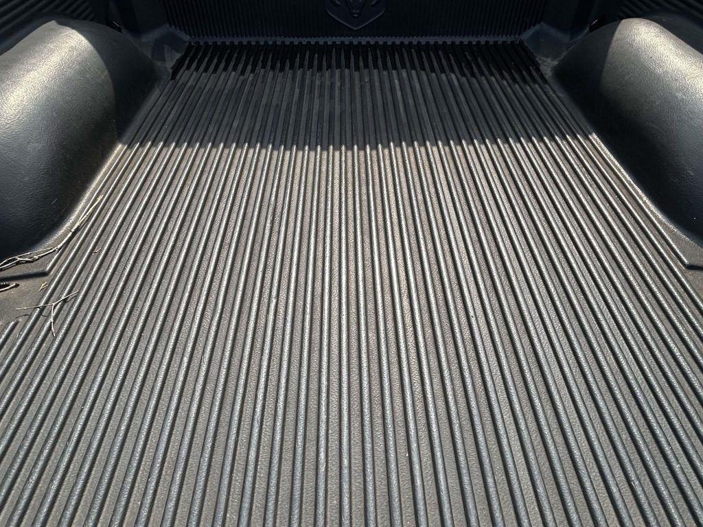 RAM 1500 4WD Crew Cab 140.5" Express 2014