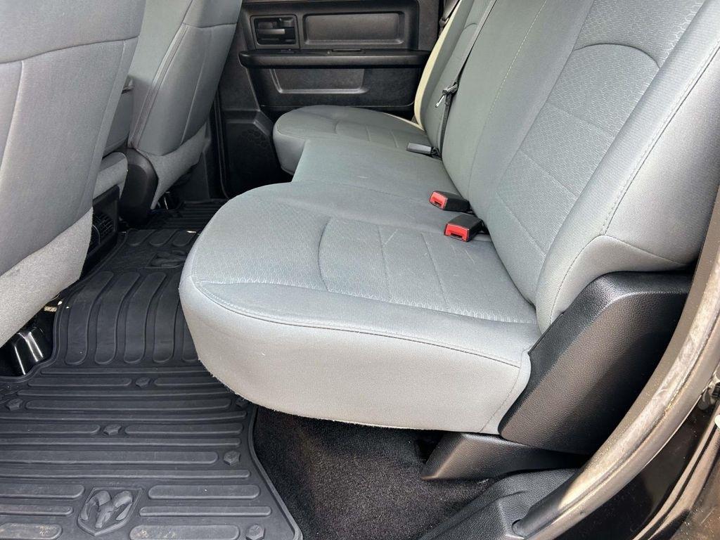 RAM 1500 4WD Crew Cab 140.5" Express 2014