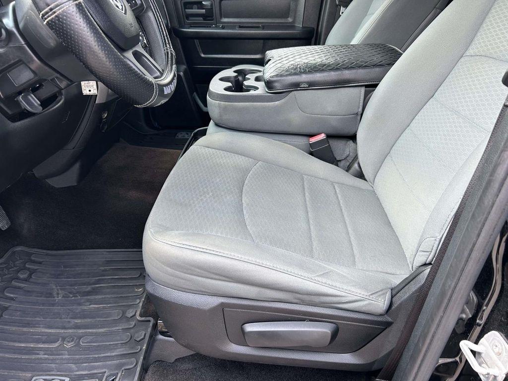 RAM 1500 4WD Crew Cab 140.5" Express 2014