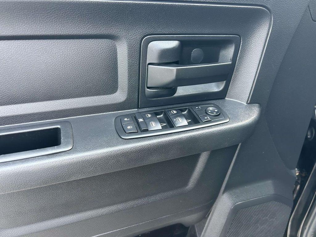 RAM 1500 4WD Crew Cab 140.5" Express 2014