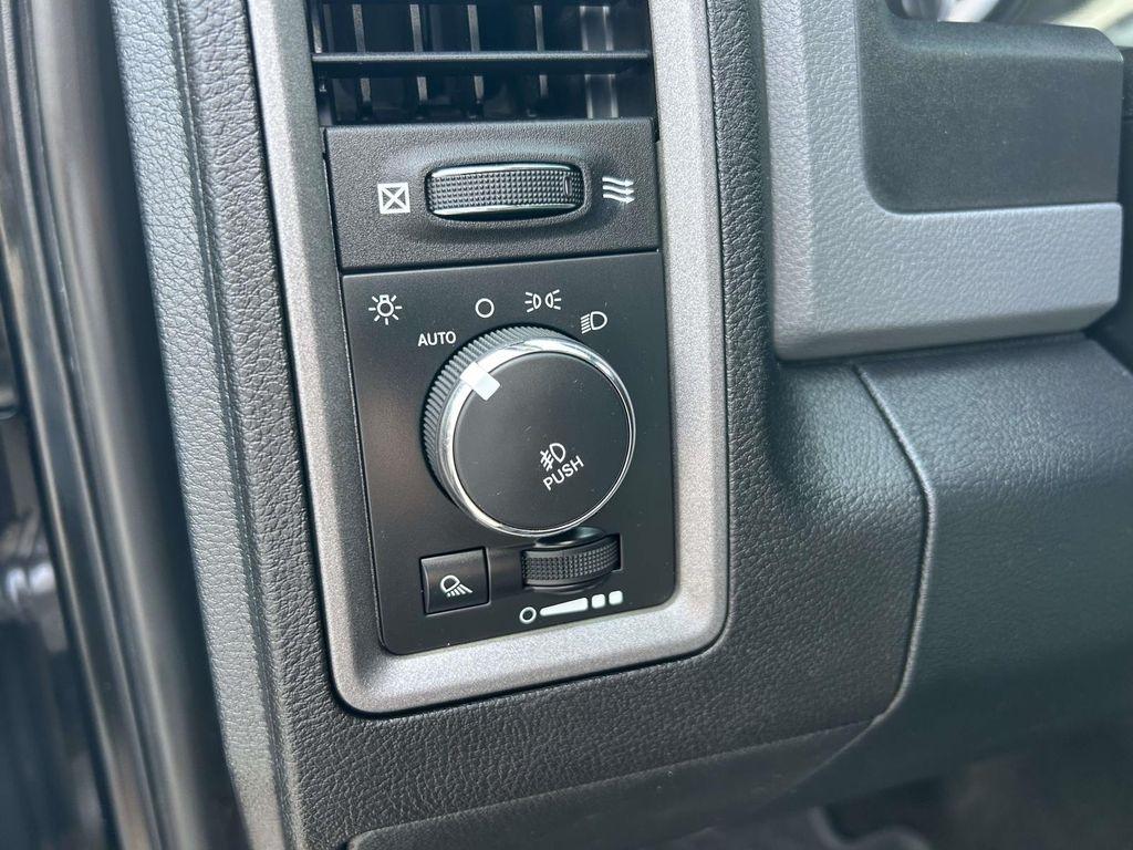 RAM 1500 4WD Crew Cab 140.5" Express 2014